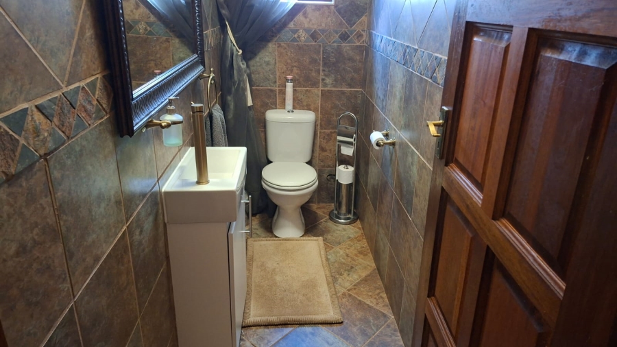 5 Bedroom Property for Sale in Rietvly A H North West